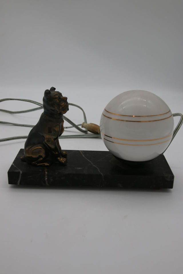 Lampe chien sur marbre et boule Blanche