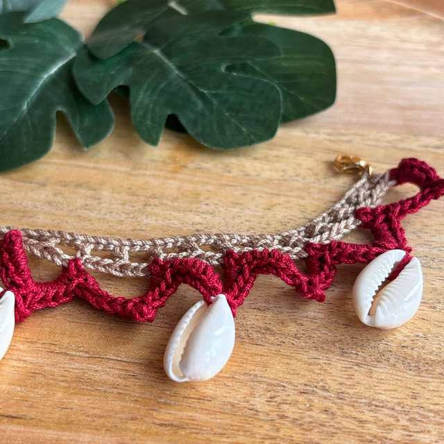 Bracelet de cheville crocheté - Bordeaux/beige &amp; coquillages 