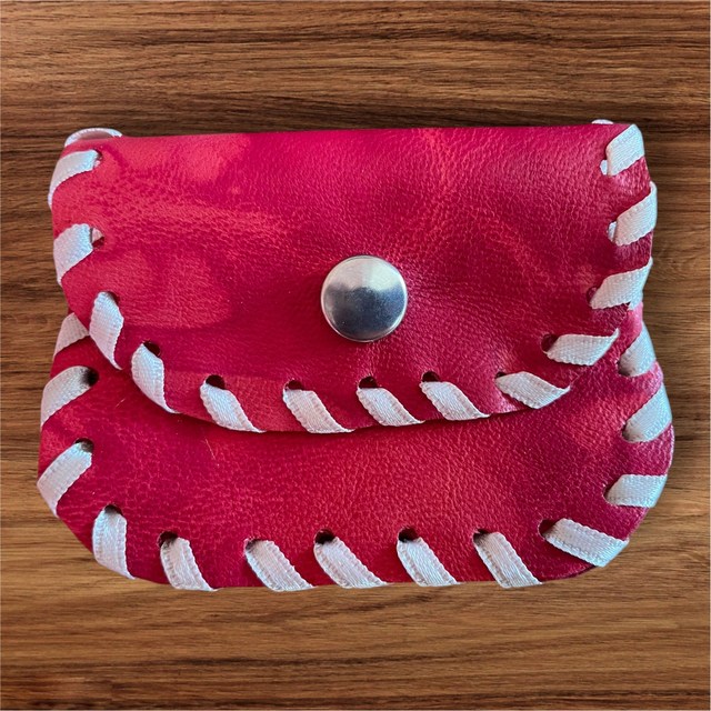 Pochette à chapelet en cuir rouge "délavé"