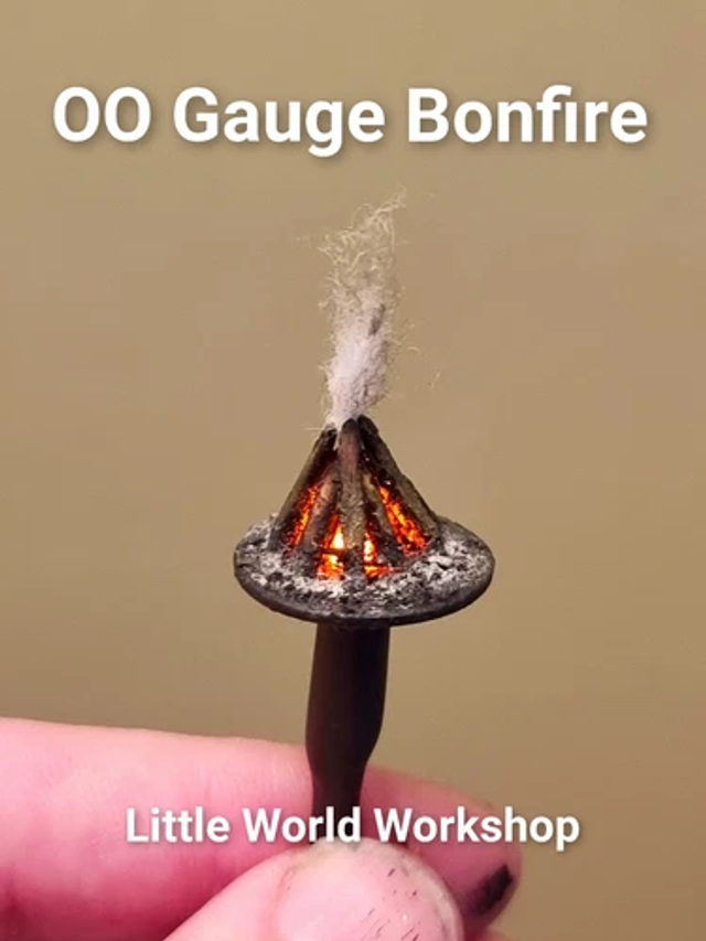 Animated bonfire for OO gauge model railways