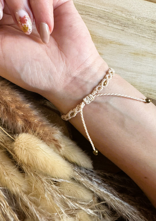 Luna - Bracelet micro-macramé et pierre de lune / Collection Céleste