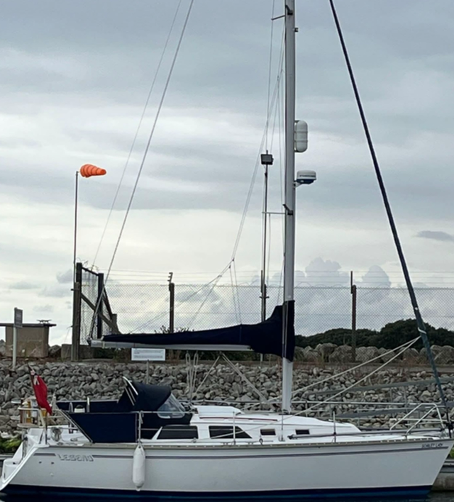 1993 Hunter Legend 28 – Modern, Comfortable Sailing Cruiser