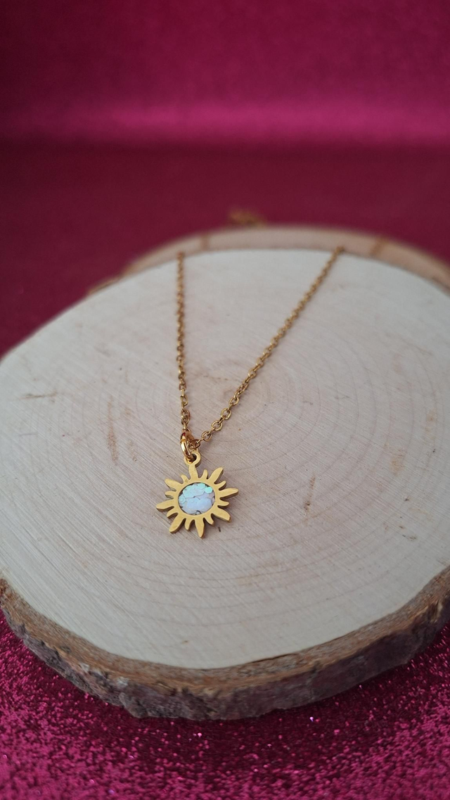 Collier doré soleil paillettes blanches Holographiques