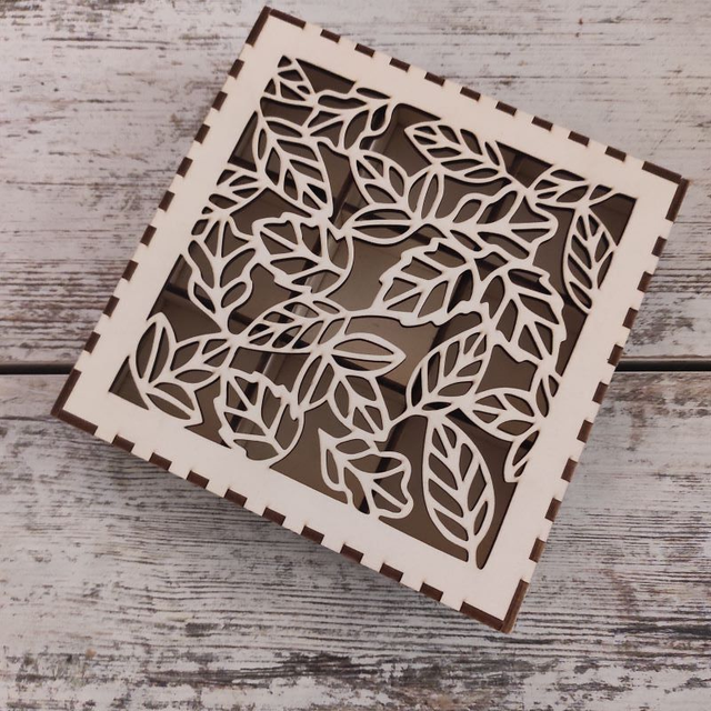 Boîte en bois ajourée à 9 compartiments – Découpe laser en peuplier 3 mm, décor feuilles