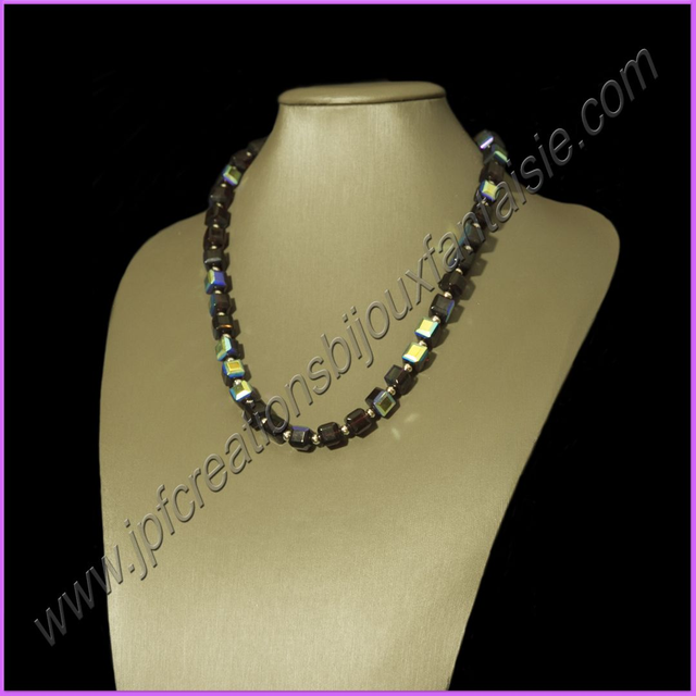 Collier cristal cube noir irisé