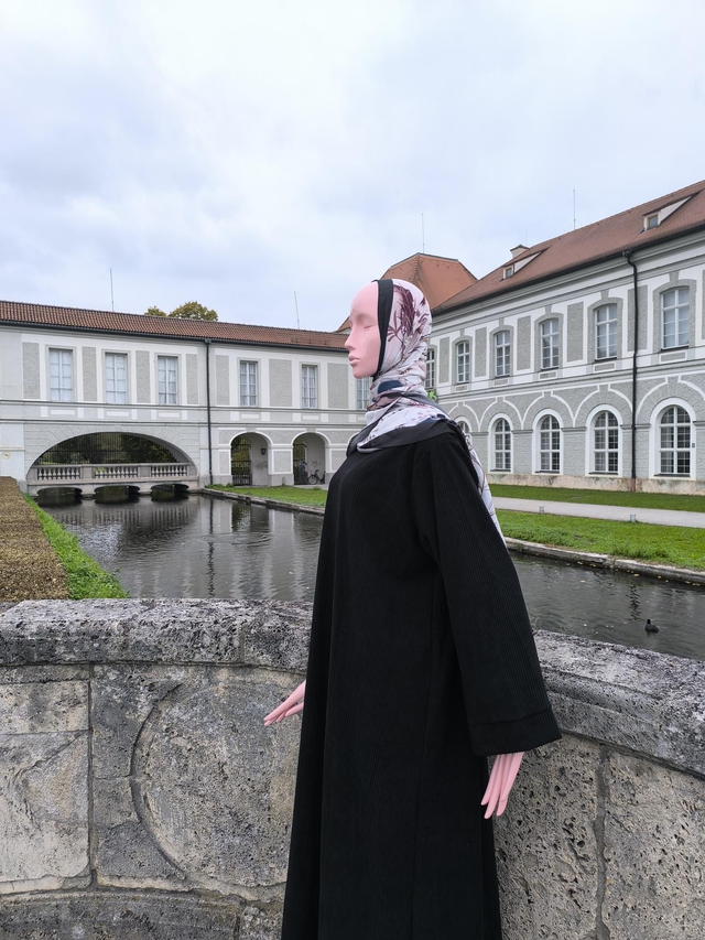 Warme Abaya aus Cord Espresso