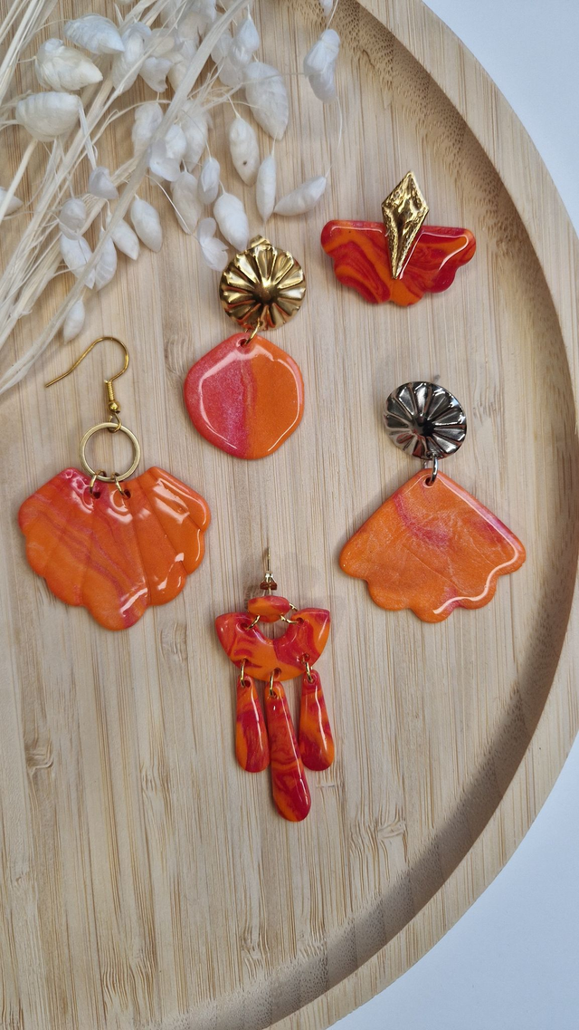 Brasier Ensoleillé - Boucles d&#039;oreilles en pâte polymère et résine.