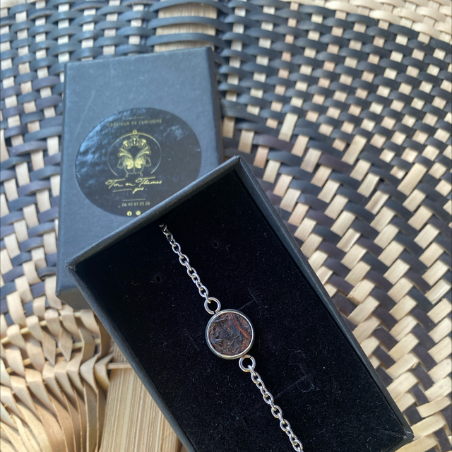 Bracelet en bois de coco, fesses