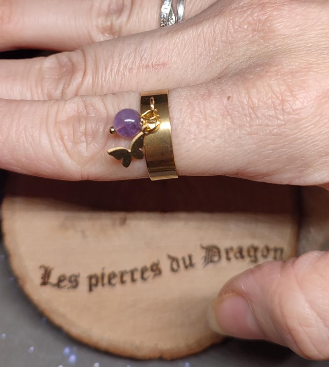 Bague réglable dorée papillon et améthyste 