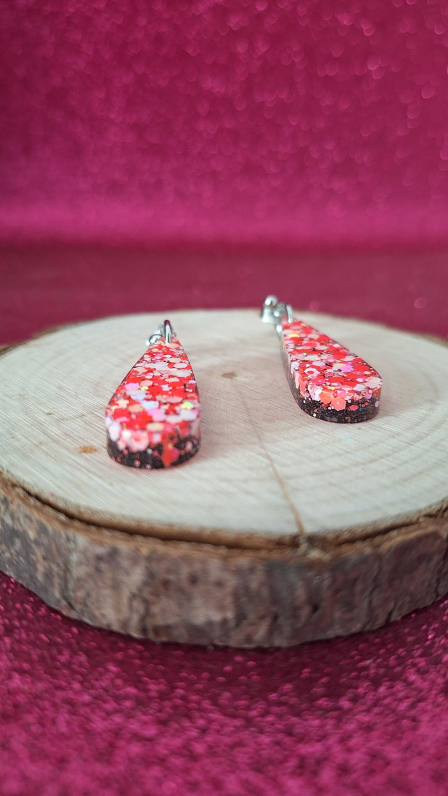 Boucles d&#039;oreilles gouttes longues paillettes Corails et blanches + encre noire 