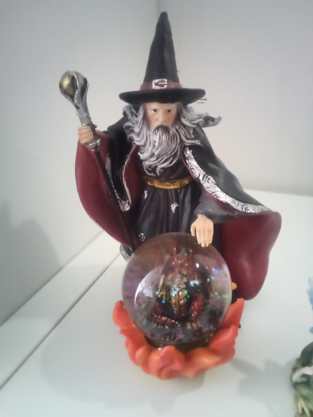 Sorcier boule a neige 