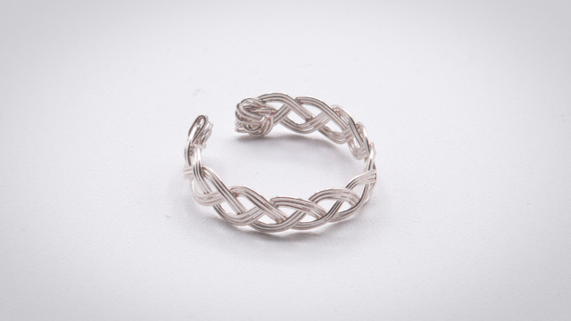 Bague tresse de métal