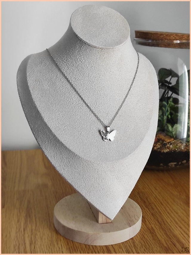 Collier papillon argenté