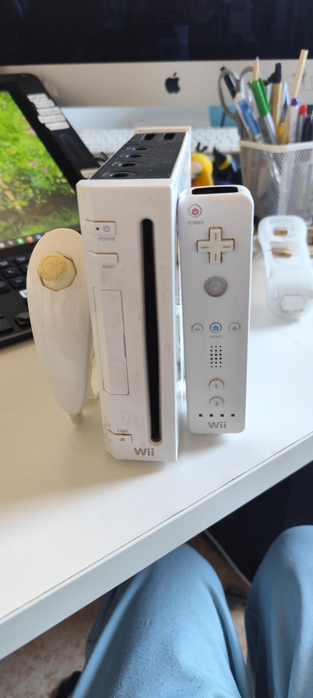 Support d&#039;exposition WII + manette + Nunchuck 