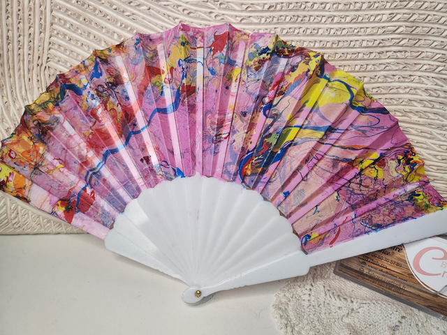 Eventail coloré plastique et tissu