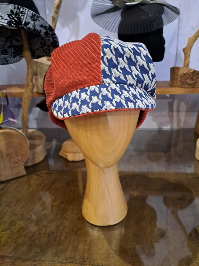 Casquette Gavroche en velours côtelé coloris brique et tissu jacquard 