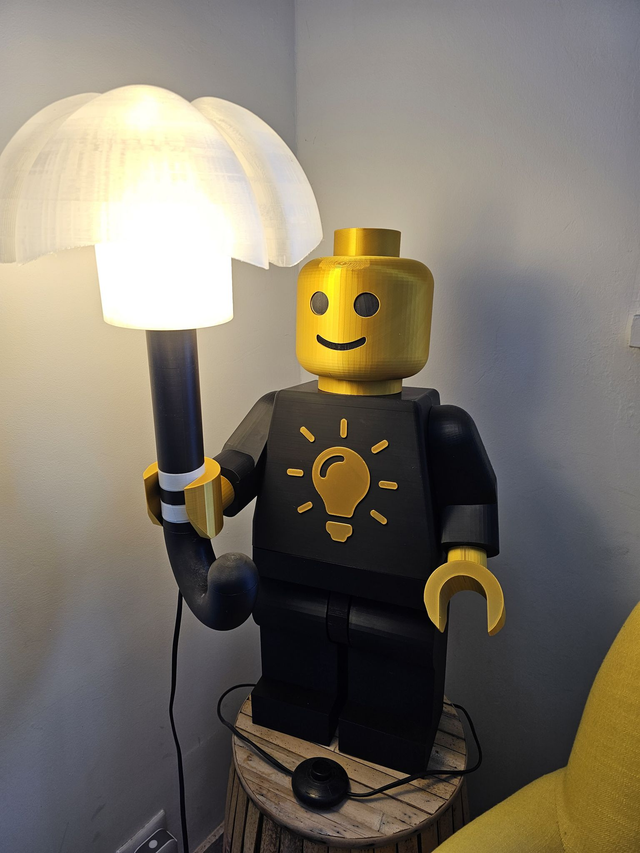 Lampe Figurine Gérante Noir et Or - 70 cm