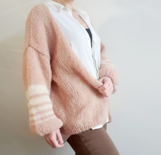 Handgebreid luxe damesvest met ballonmouw - zachte alpaca en zijde