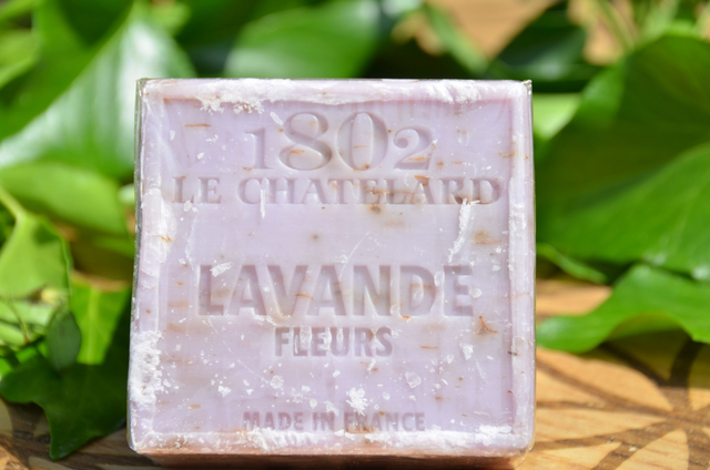 Savon de Marseille naturel exfoliant Fleurs de lavande