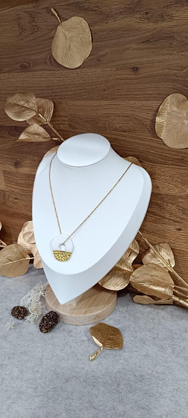 Collier or et blanc