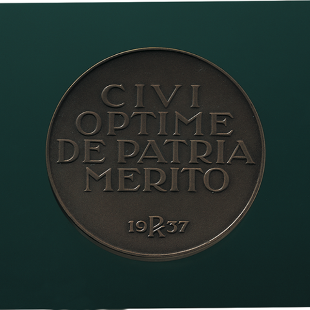 1937 Medal Jhr. Dr J. Loudon by Toon Dupuis