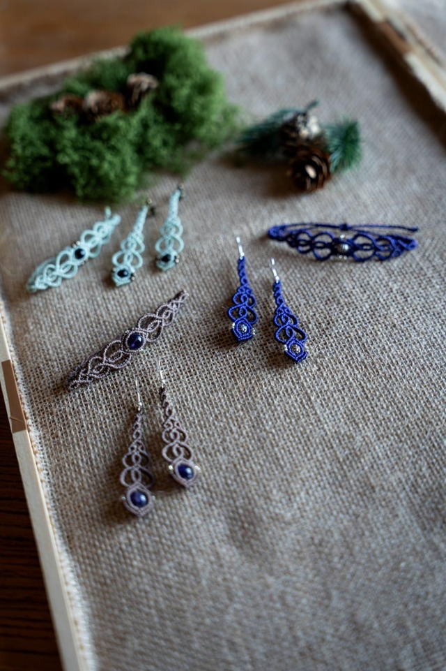 Parure boucles d'oreilles + bracelet en micro-macramé