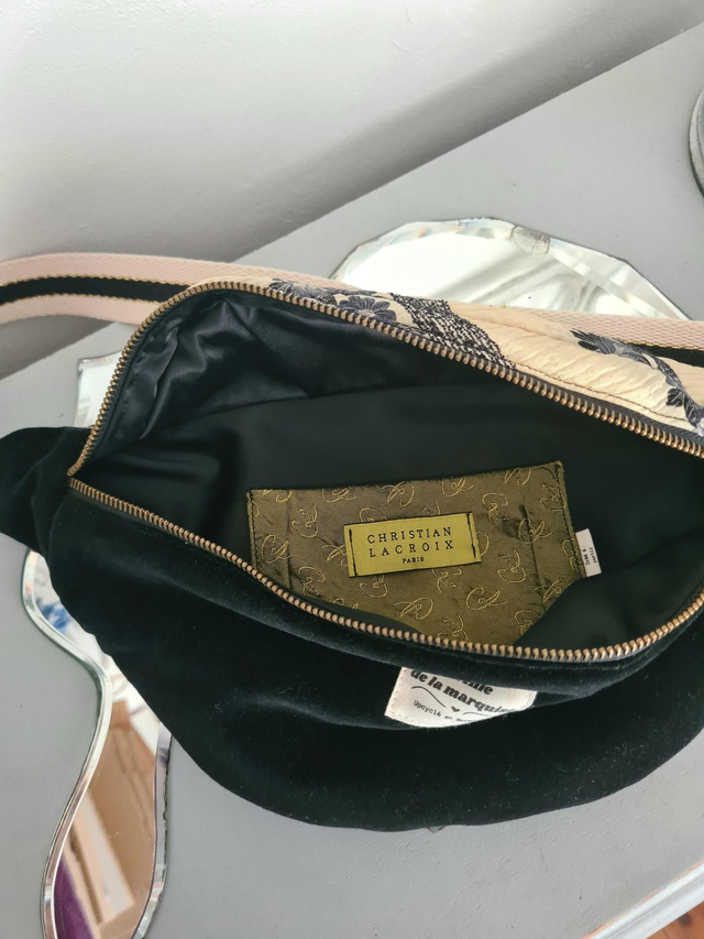 Banane "haute couture" en tissus upcylclés