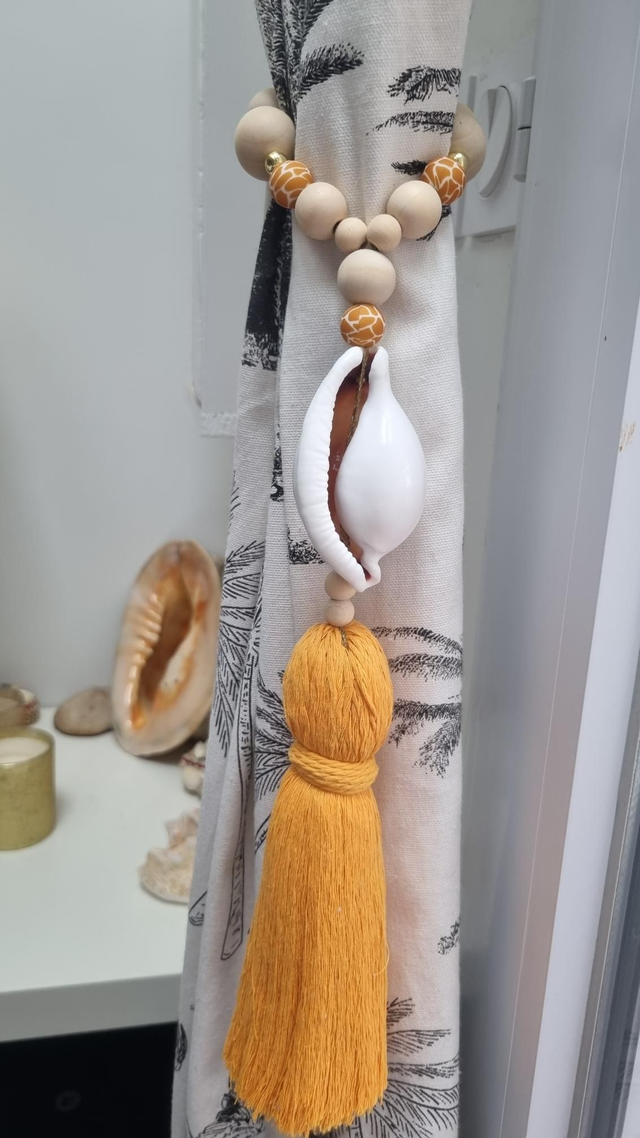 Embrasse coquillage ovula Pompon orange 