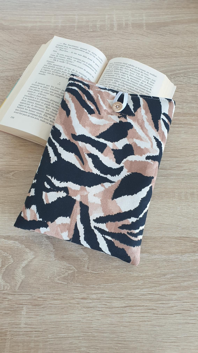 Pochette/ couvre livre sauvage