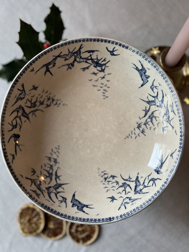 HIRONDELLES - Superbe grand compotier signé Creil & Montereau - Terre de Fer