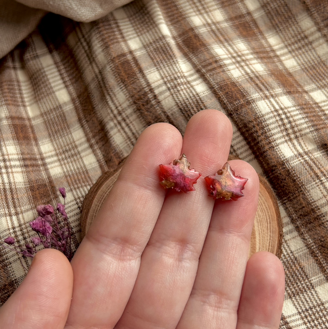 Cosy Autumn - Maple Leaf Studs Style 2