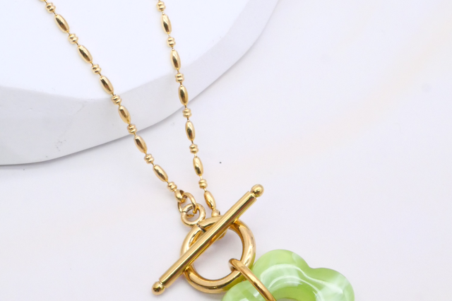 Collier flower en résine 