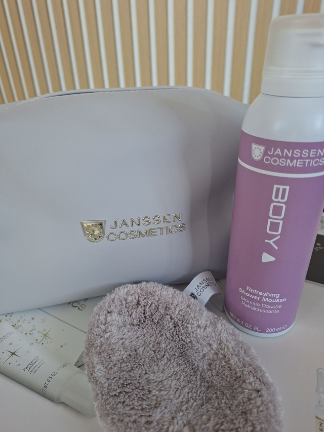 Set: Duschschaum, Washie & Kosmetiktasche