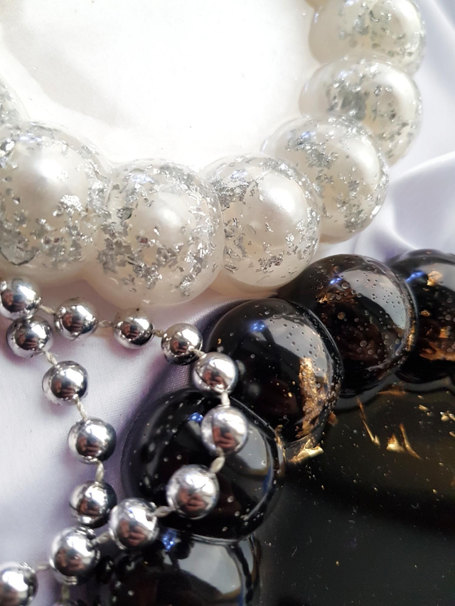 Bubble coaster with pearls 