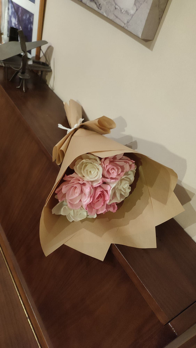 Bouquet de roses en bois de sola - fait main en France