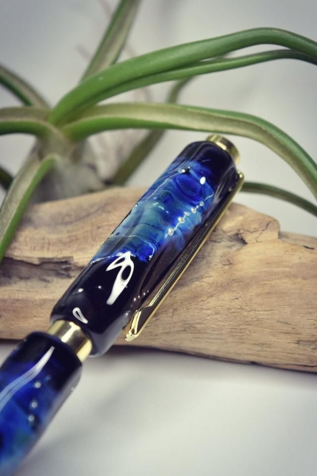 STYLO A BILLE FACETTES FIL D'ARGENT MONTURE OR 