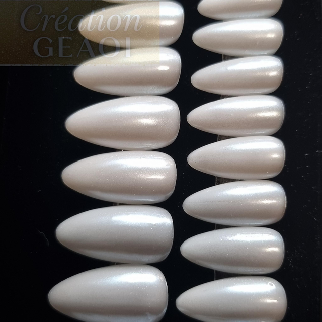 White glass little Amande M créer sur commande délai de 7jours ouvrable