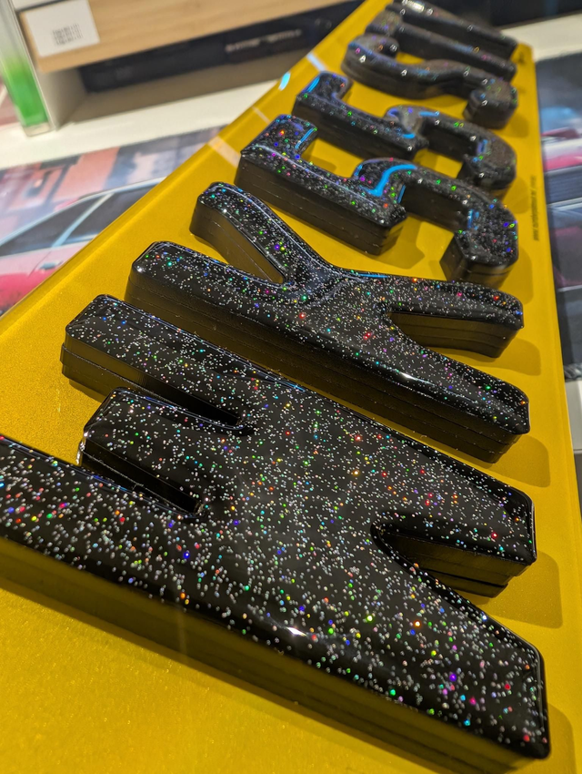 9mm Black 4D with Glitter Gel