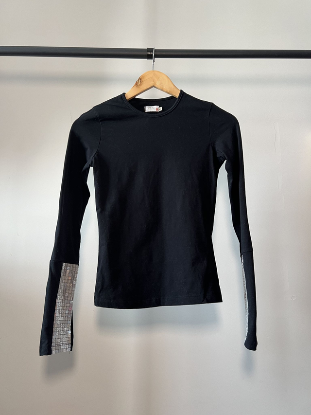 Top with sequined long sleeves #0032