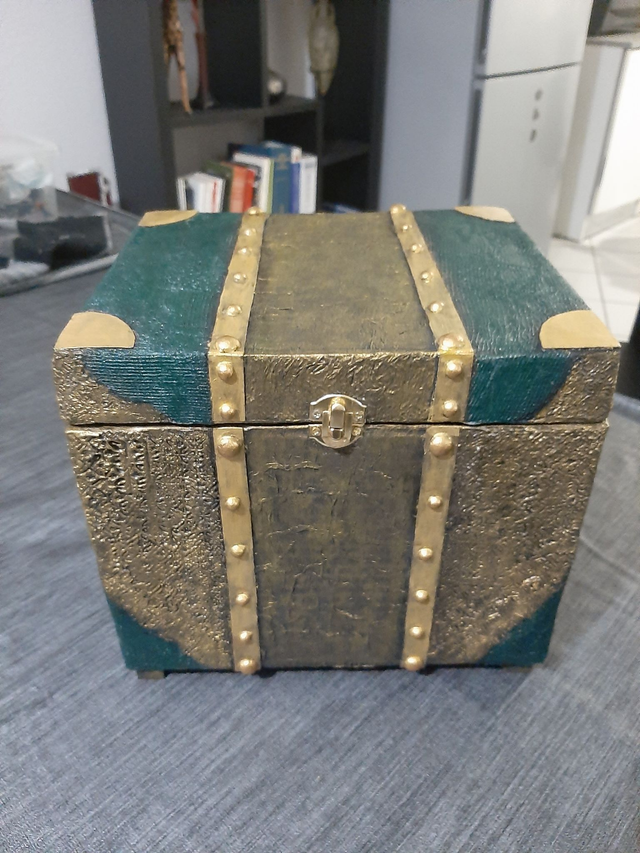 Boîte coffre vert-doré  décorative  de rangement 		