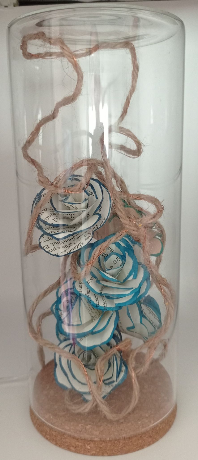 Roses sous cloche avec lumière