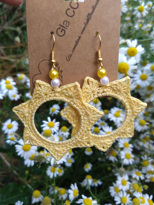 Boucle étoile jaune