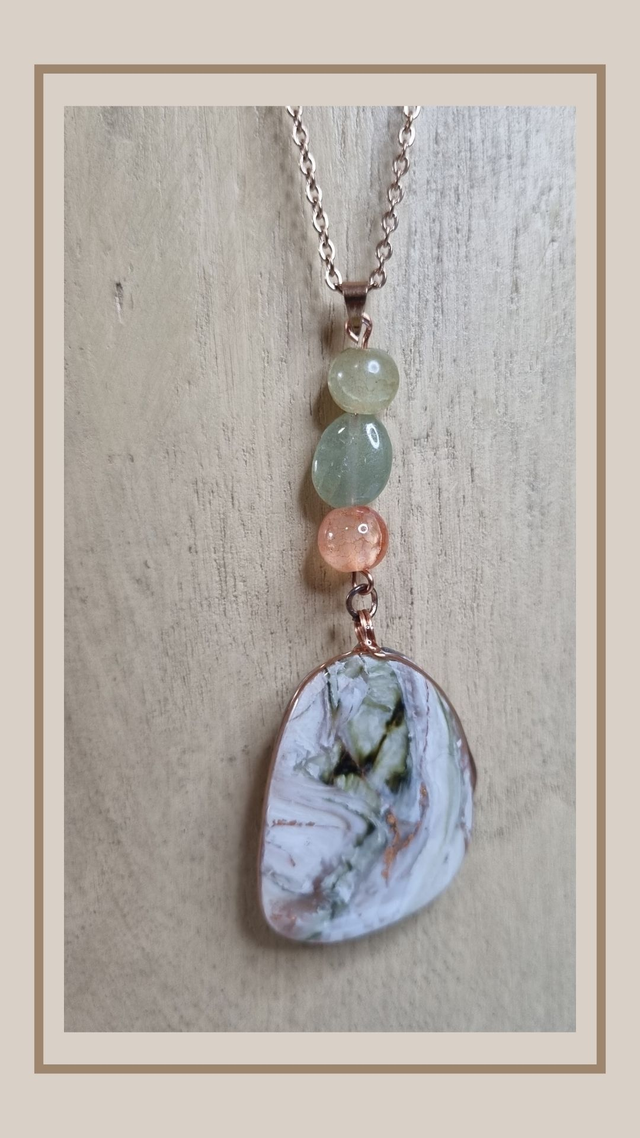 Collier Fausse pierre naturelle avec perles 