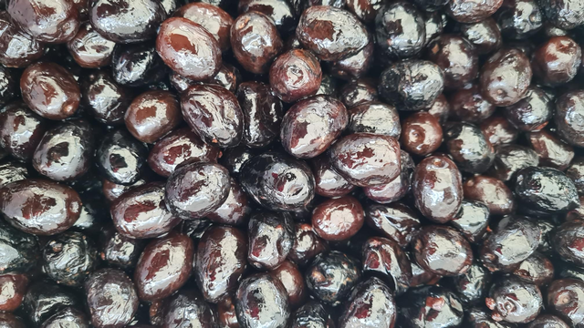 Olives Façon Grecque  (Prix au 100gr)