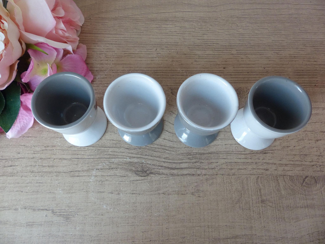 Ensemble de quatre coquetiers en céramique motif poules, cadeau petit déjeuner gourmand, décoration poules table cuisine de campagne ferme