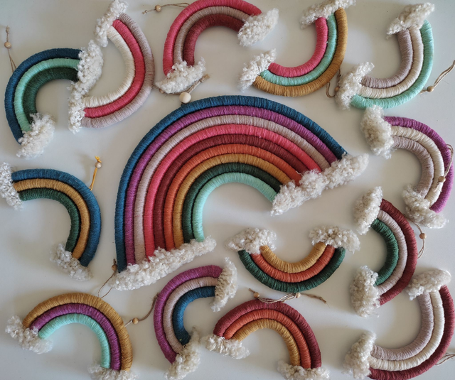 Arc-en-ciel en macramé