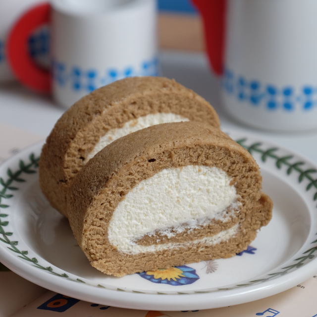 Fresh cream coffee roll