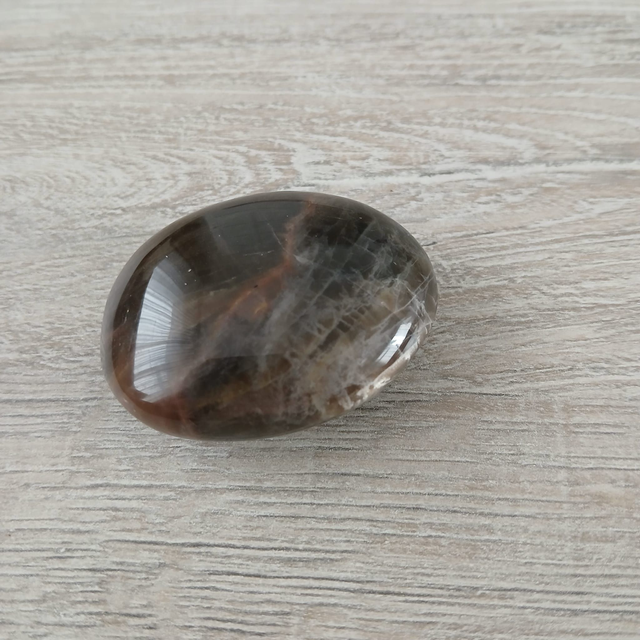 Donkere Maansteen – Intuïtie & Vrouwelijke Energie 5x4x2cm  (12.101)