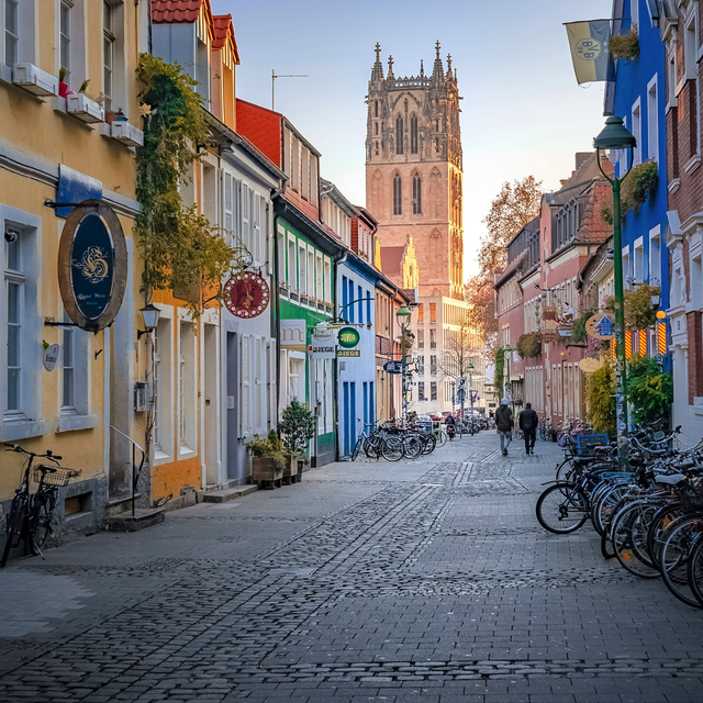 Kuhviertel mit Kirchturm