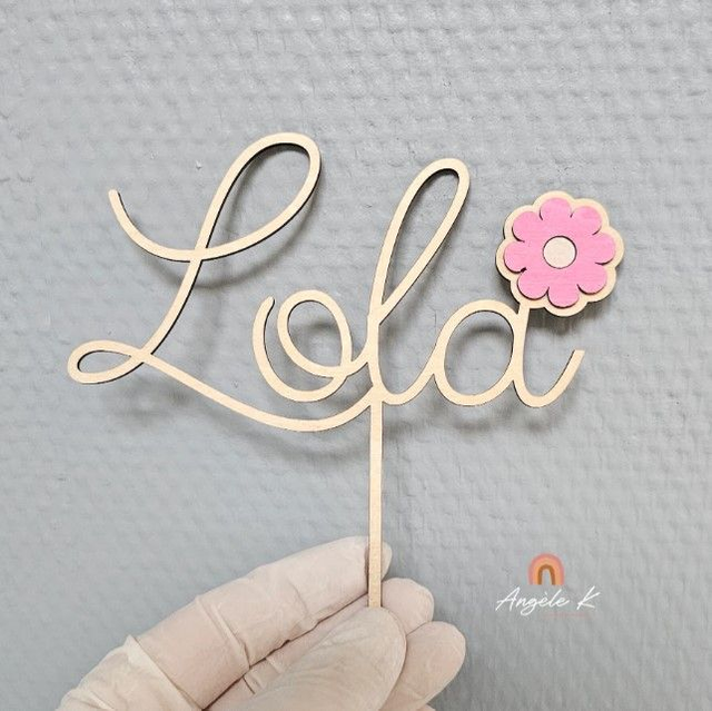 Topper personnalisé en bois avec prénom et fleur